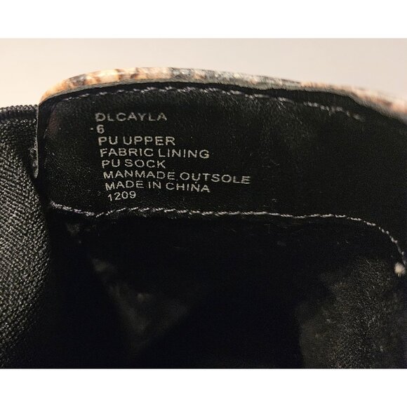 Design Lab Lord & Taylor Chelsea Boots Snakeskin Print Womens 6M ECU - Picture 13 of 13